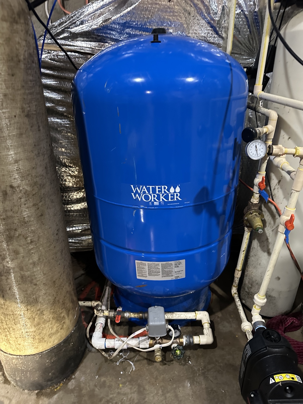 Water pressure tank
